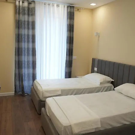 Martin * טיראנה